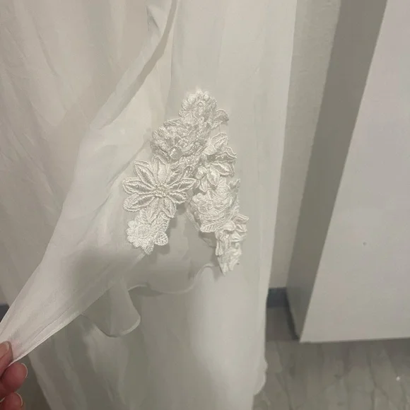 Flora Nikrooz White Sheer Lace Robe Set - Picture 10 of 11